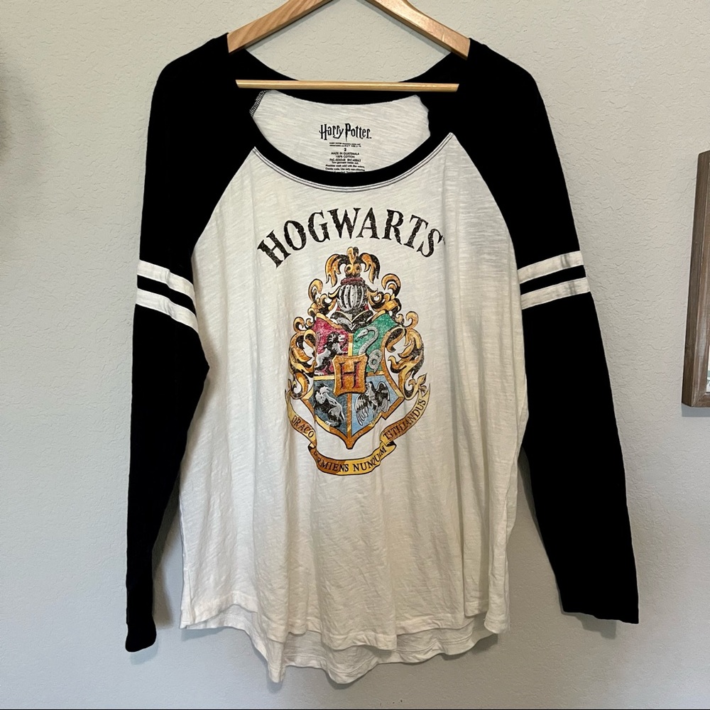 Torrid Harry Potter Hogwarts crest long sleeve cotton baseball tee 2XL